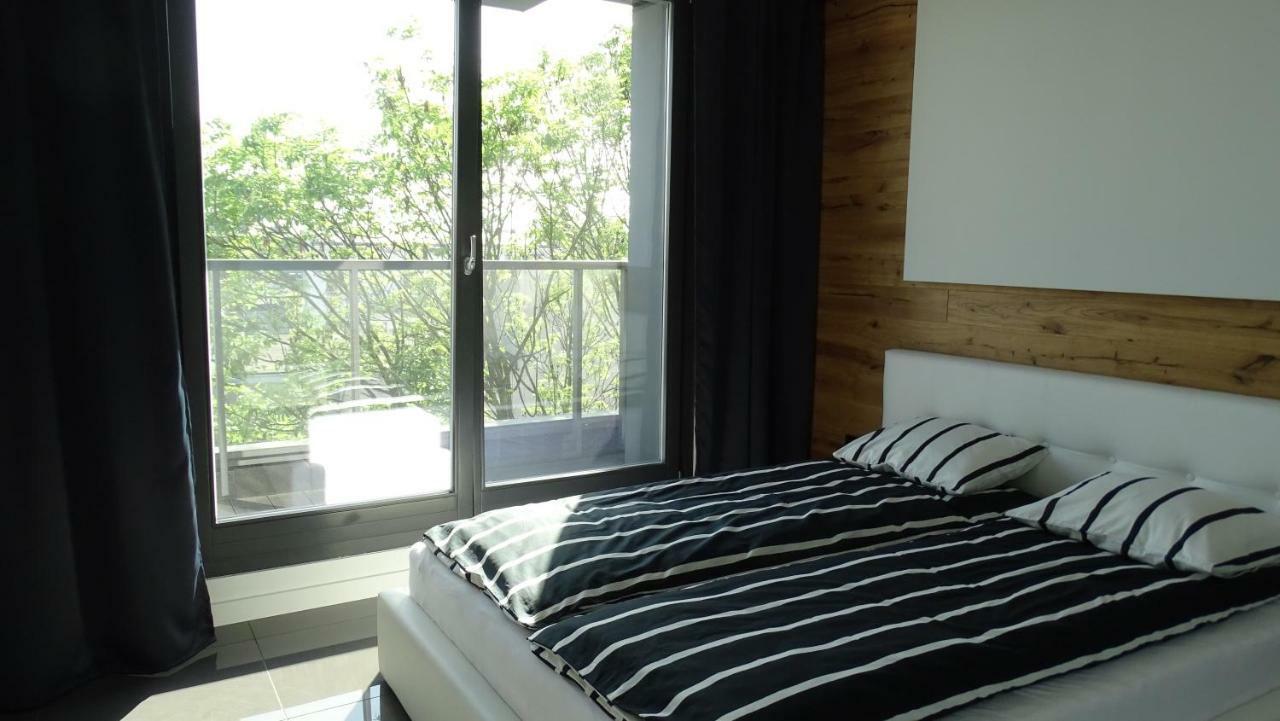 Black Line Apartment คราคูฟ ภายนอก รูปภาพ